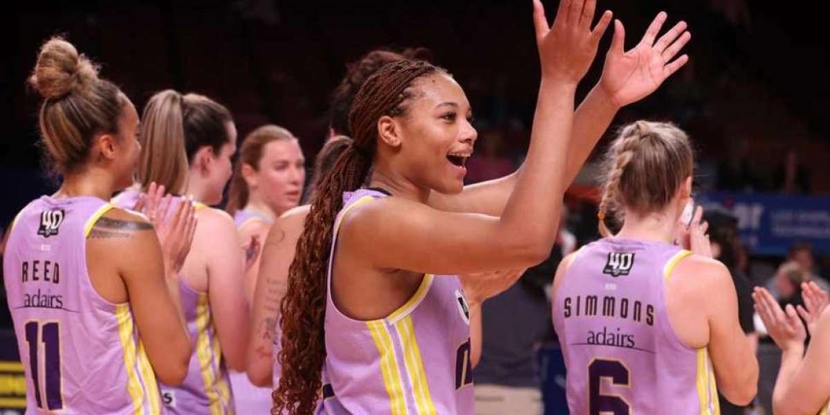 Melbourne Baby Boomers beat Adelaide Lightning in WNBL season opener